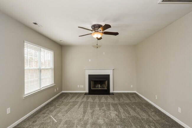 Building Photo - 501 Pyracantha Dr