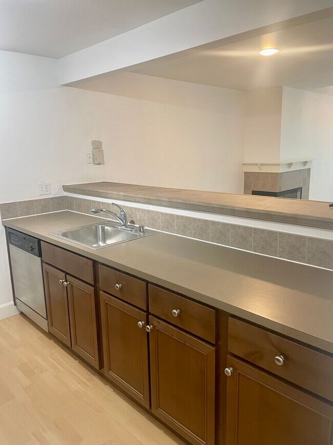 Foto del edificio - Charming 1 bdrm 1 bath near Bitter Lake