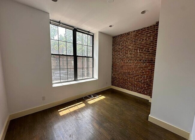 Building Photo - 349 Vernon Ave