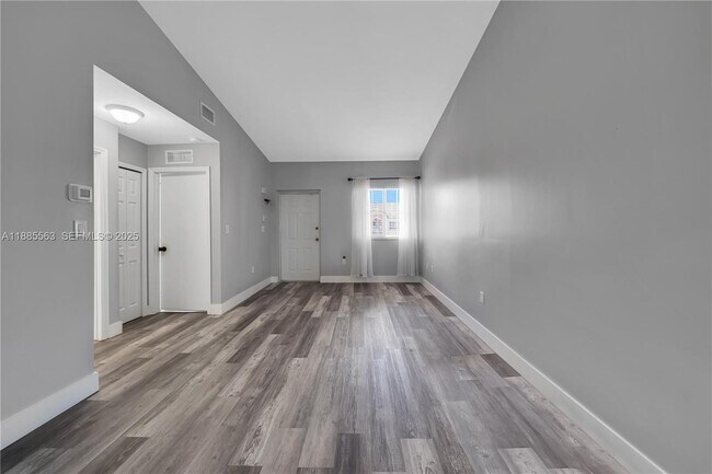 Foto del edificio - 1261 SE 27th St