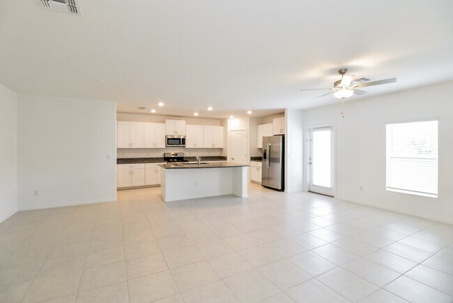 Foto del edificio - 2141 Skybrooke Blvd