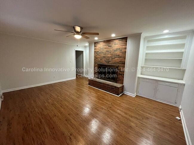 Foto del edificio - 7622 Helmdale Ave