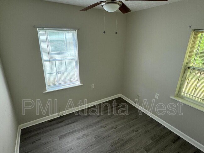 Foto del edificio - 147 Lawton St SW