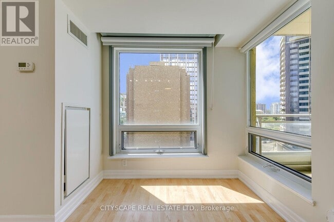 Building Photo - 8 Scollard St