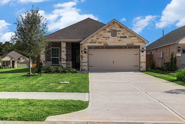 Building Photo - 6107 White Spruce Dr