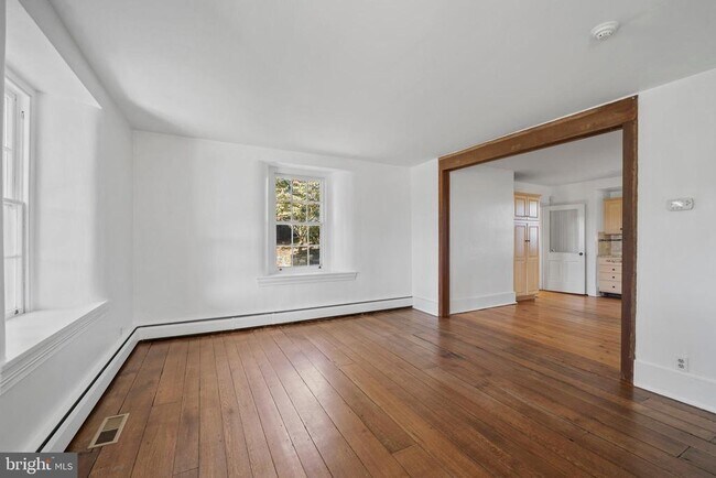 Foto del edificio - 1025 N Chatham Rd