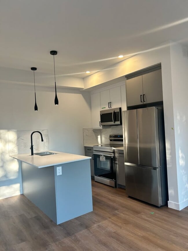 Photo du bâtiment - 98 Bristol Ave