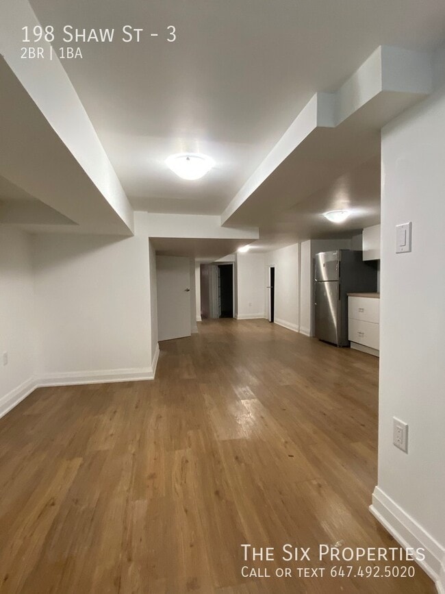 Photo du bâtiment - Trinity Bellwoods Two Bedroom Apartment