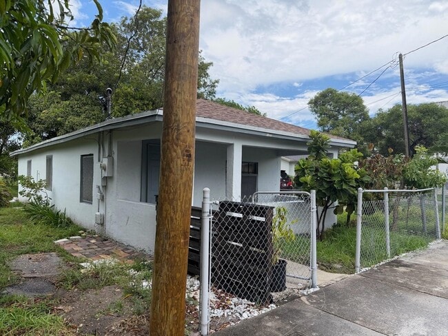 Photo - 422 NW 7th Terrace Unit House