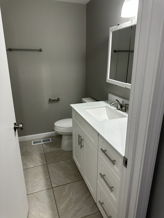 Building Photo - 412 Elmwood Dr