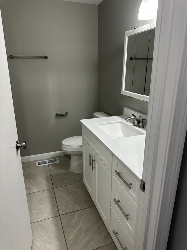 Foto del edificio - 412 Elmwood Dr