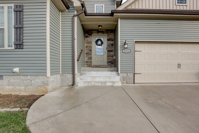 Foto del edificio - Sharp 3bed 2 ba.  upgrades throughout.