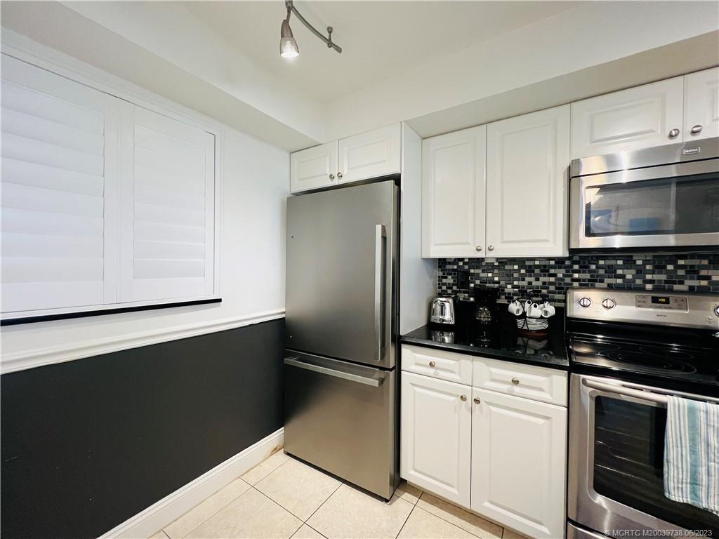 Primary Photo - 9490 S Ocean Dr