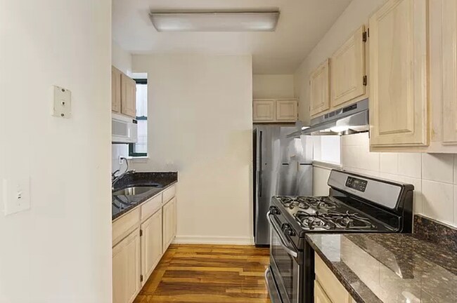 Building Photo - 279 W 119th St