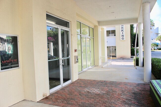 Foto del edificio - 1150 Town Center Dr