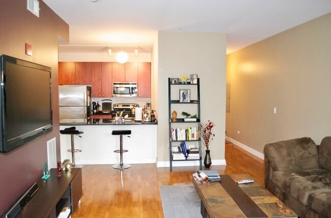 Foto del edificio - 565 W Quincy St