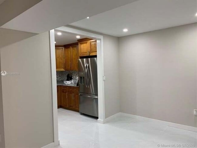 Foto del edificio - 4176 Inverrary Dr