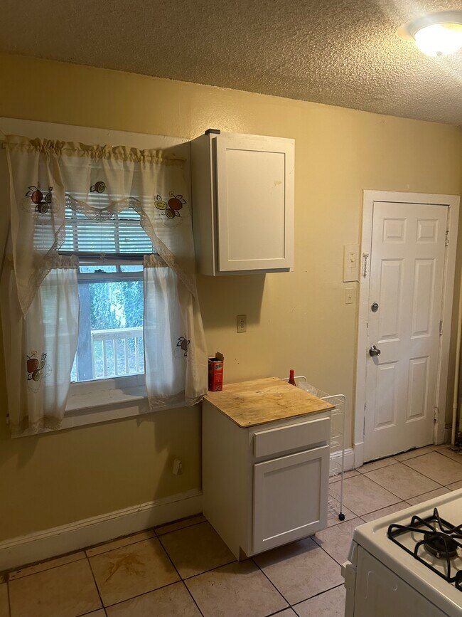 cocina - 667 Rutherford Ave