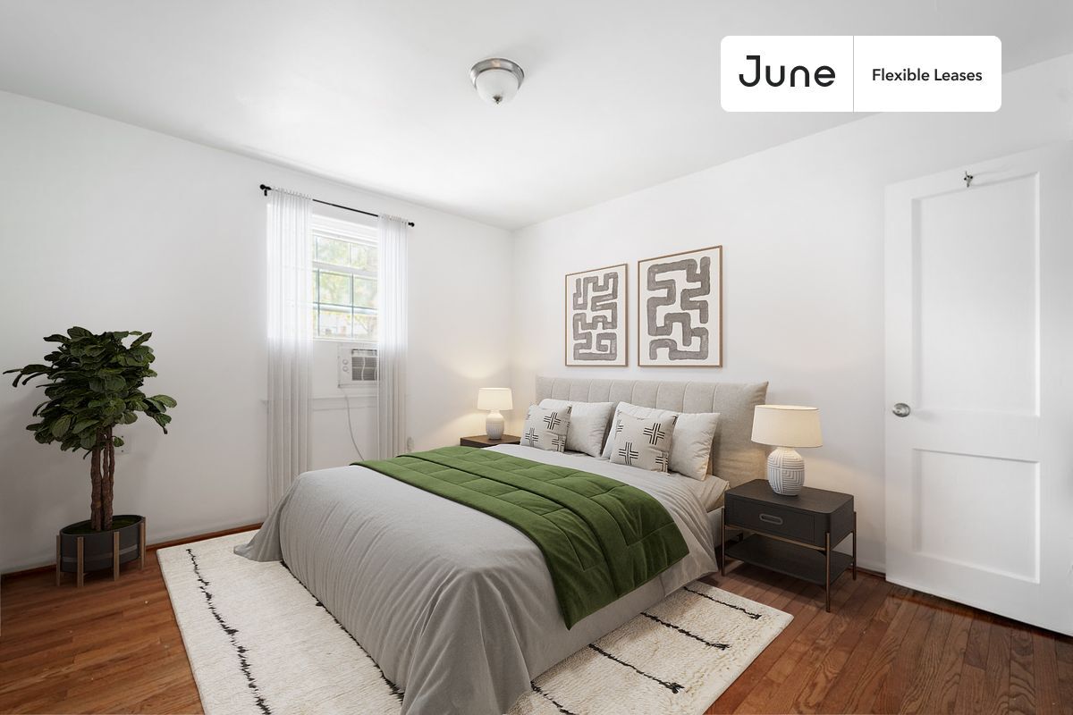 Foto principal - 1105 16th St NE