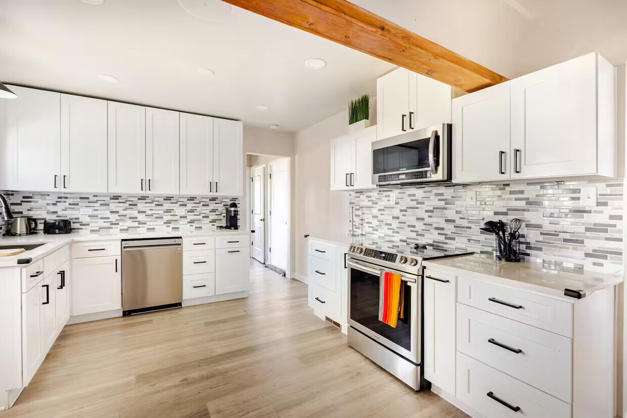 Foto principal - 1134 N Foote Ave