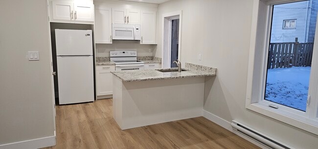 Building Photo - 877 Marion Av