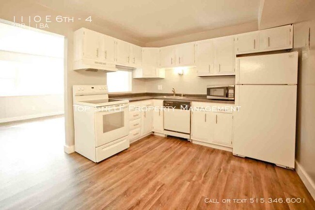 Building Photo - POOL! 2BR Newly renovated