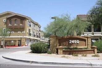 Building Photo - 2450 W Glenrosa Ave