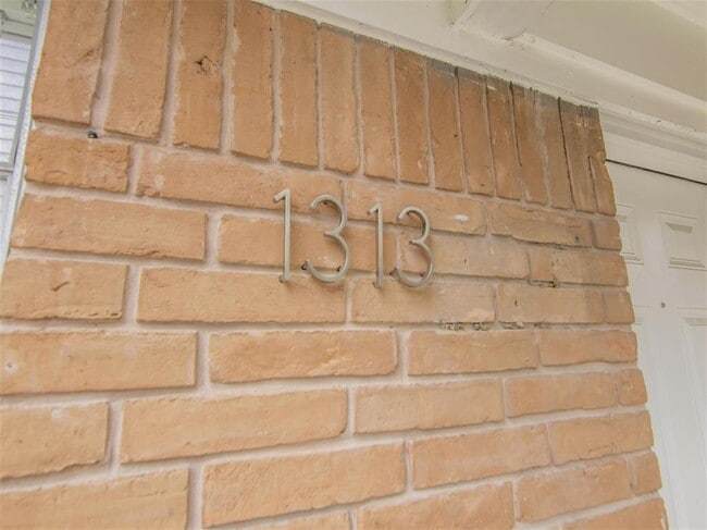 Building Photo - 1313 Malvern St