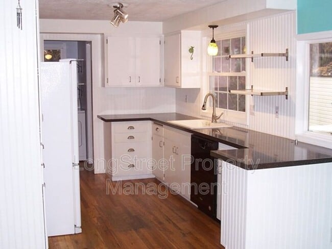 Foto del edificio - 2872 SE Linda St