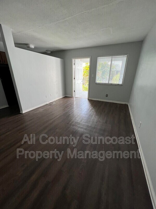 300 35th Ave N, Saint Petersburg, FL 33714 Condo for Rent in Saint