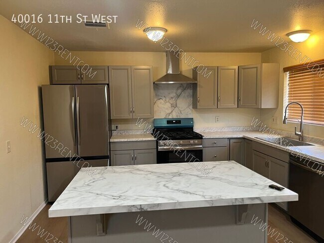 Foto del edificio - 40016 11th St W