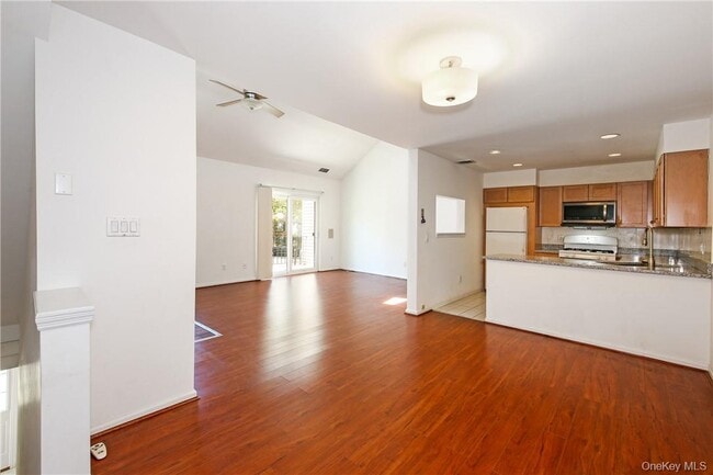 Foto del edificio - 599 Midland Ave