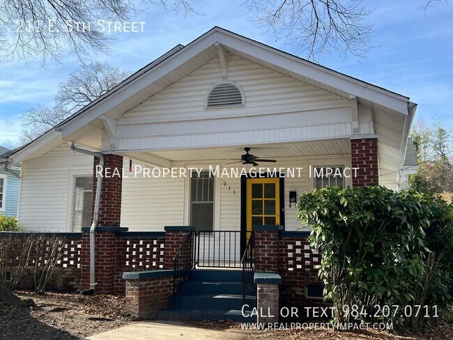 Foto del edificio - 211 E 5th St