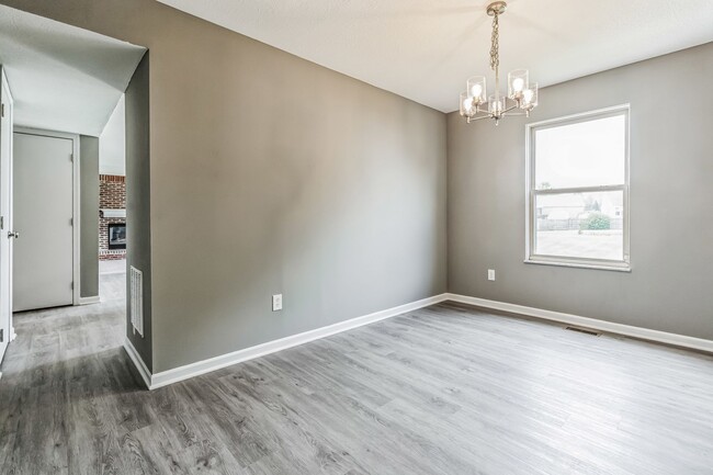 Building Photo - Step into your new home!