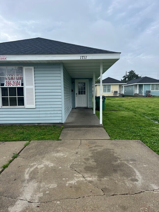 Photo - 1711 Weyer St House