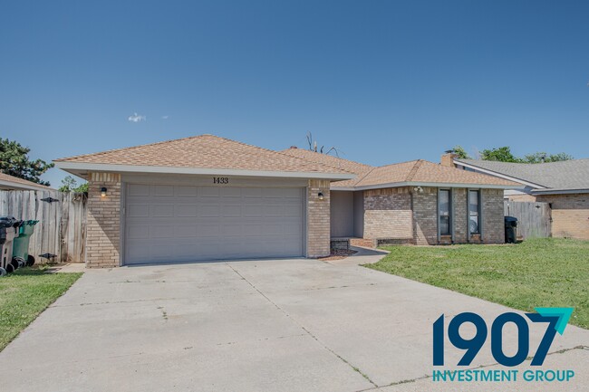 Building Photo - 1433 SW 93rd St