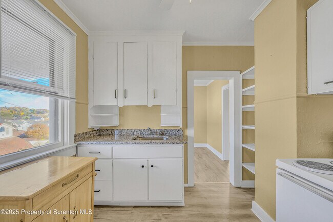 Foto del edificio - 864 S Main St