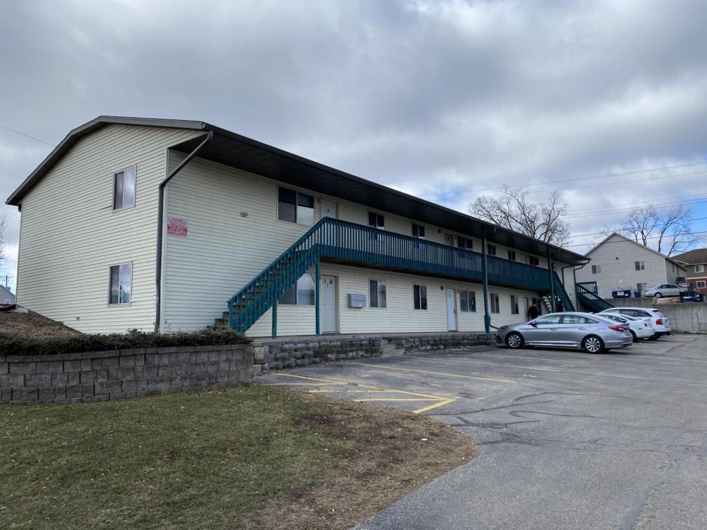 Foto principal - 625 12th Street North