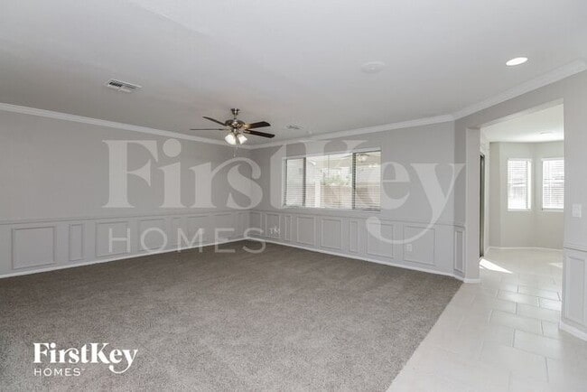 Building Photo - 405 W Jersey Way