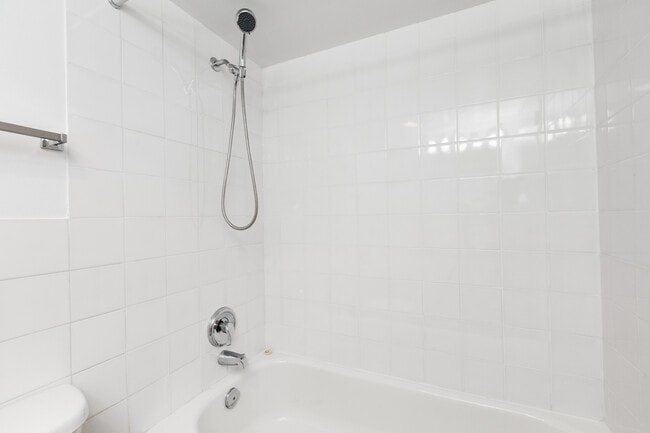 Building Photo - Casa Bella