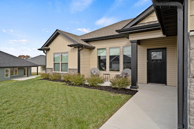 Foto del edificio - 3401 Yellowwood Dr