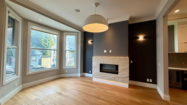 Building Photo - Live the Luxe, Chic Life: 3BR/3.5BA + Park...