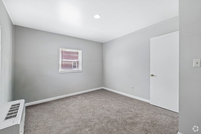 2BR, 1BA - 850SF - Primary Bedroom - College Crest