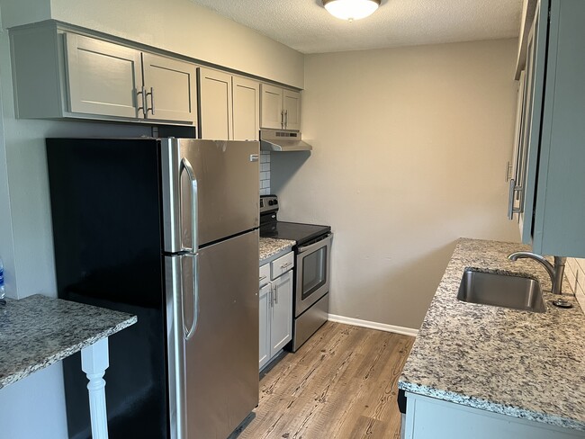 Building Photo - 301 NE Westwind Dr