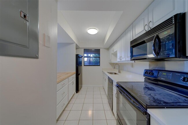 Foto del edificio - 890 N Village Dr