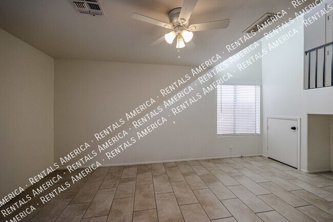 Building Photo - Newly Renovated  Bedroom House In Cactus P...