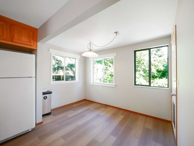 Foto del edificio - 2 Bed 1.5Bath Single-family House Availabl...