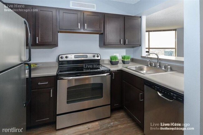 Foto del edificio - 2 br, 2 bath Apartment - 556 W Madison St