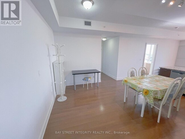 Building Photo - 89 S Town Centre Blvd