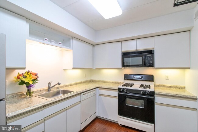 Foto del edificio - 63101 Delaire Landing Rd